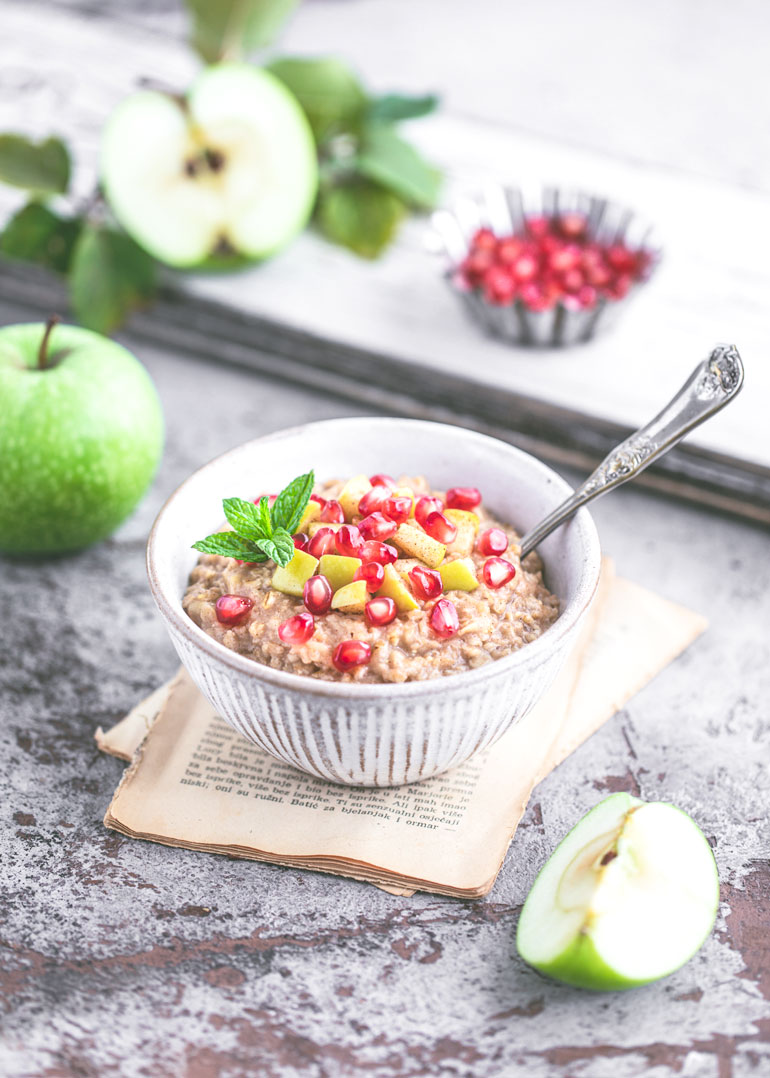 Easy Apple Cinnamon Oatmeal