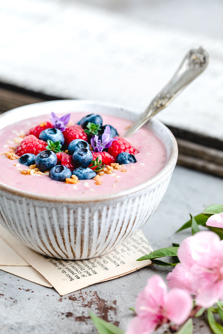 Raspberry Overnight Oats Smoothie Bowl